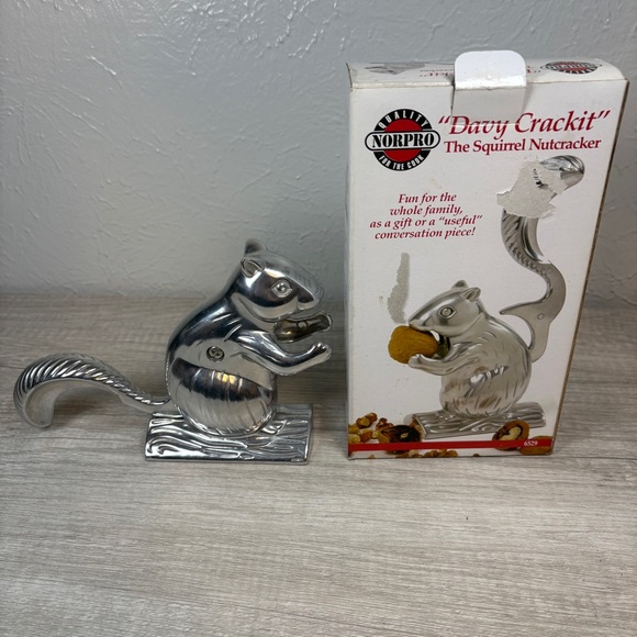 Norpro Davey Crackit The Squirrel Nutcracker Heavy Duty Cast Aluminum With Box - Picture 3 of 8